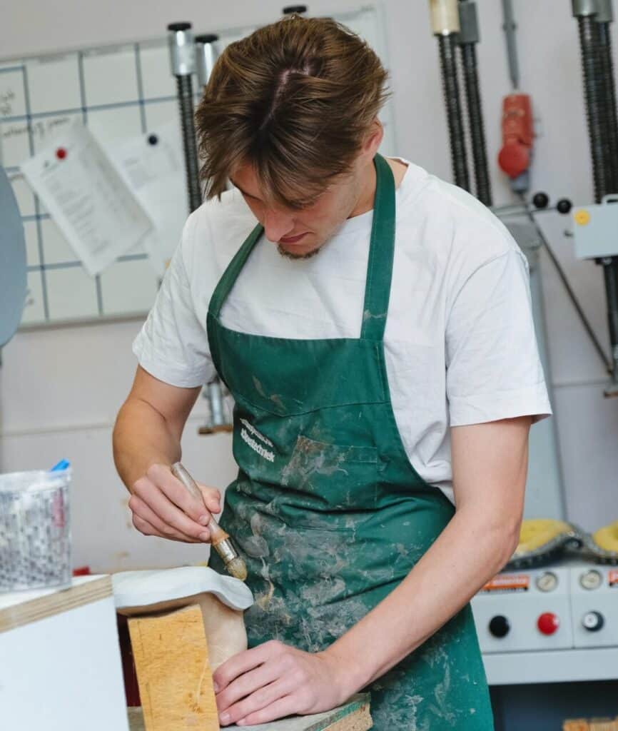 orthopedische-schoenmaker-lijmen